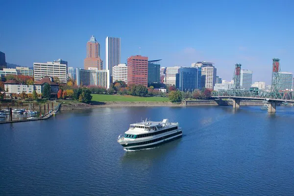 Portland's Willamette River Happy Hour: A Sightseeing Cruise