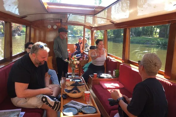 Amsterdam Canal Cruise: Intimate Local Experience