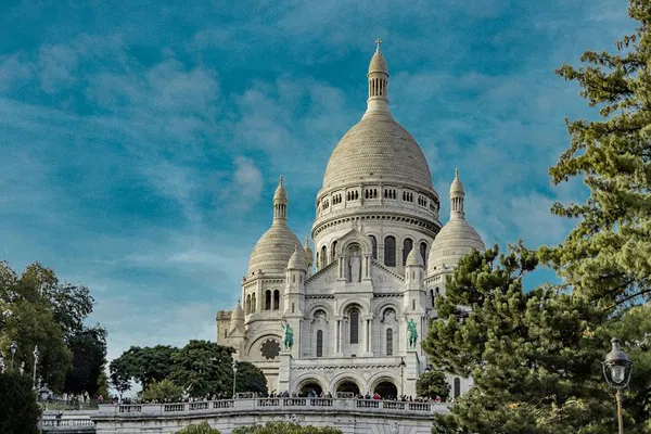 Montmartre's Artistic Ascent: A Private Tour to Sacré-Cœur's Heights