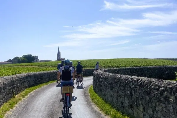 St-Emilion E-Bike Wine Tour with Tastings & Lunch