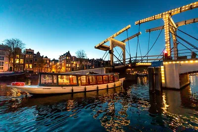 Amsterdam Evening Cruise: Glide into the Night with Canal Charm