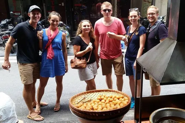 Hanoi Street Food Tour: Taste the Old Quarter!