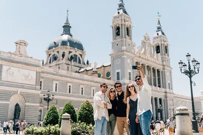 Madrid Royal Palace, Museum & Habsburg Tour