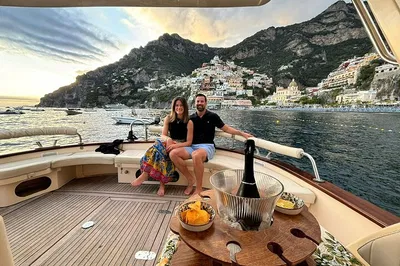 Discover Amalfi Coast Wonders: A Guided Boat Tour from Sorrento!