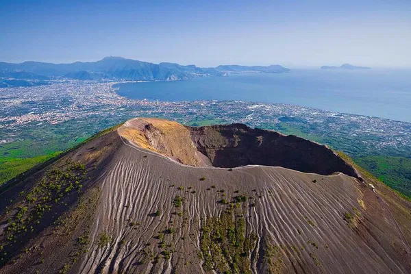 Vesuvius: Skip-the-Line Bus Tour from Naples!