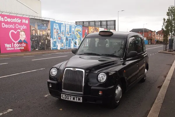 Belfast Black Taxi Tour: Political Murals Unveiled