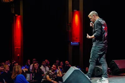 Amsterdam's Hilarious Hideaway: English Stand-Up Comedy at Boom Chicago!