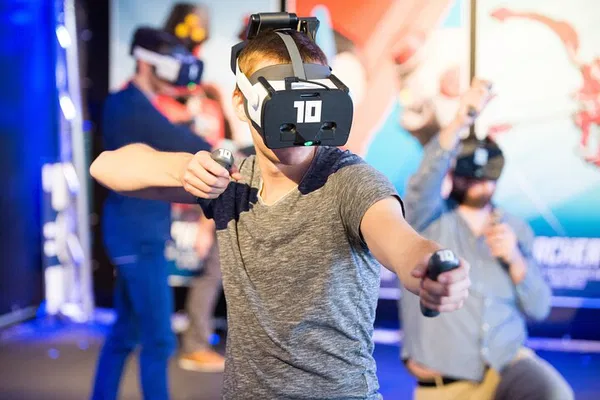Liège VR Arena: Dive into Immersive Family Adventures!