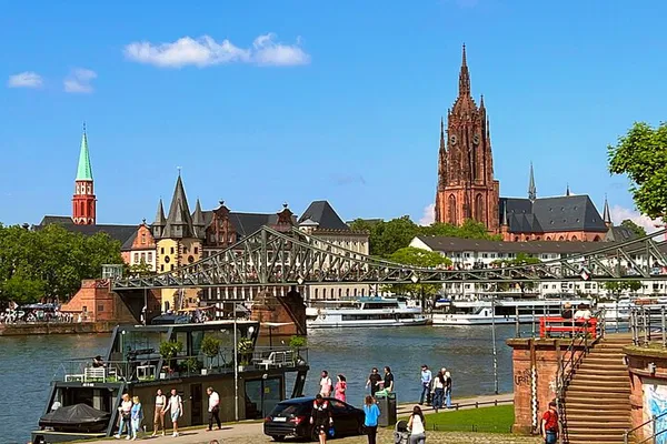 Uncover Frankfurt's Secrets: A German-Guided City Tour