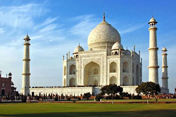 Unveiling Agra's Majesty: A Luxurious Taj Mahal, Fort & Sikri Day Tour