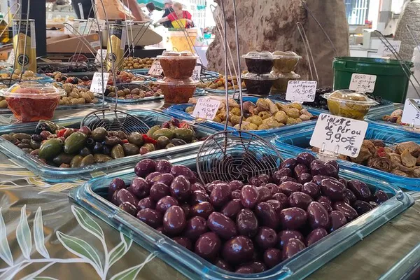 Aix-en-Provence Gourmet Walking Tour: Taste the Flavors of Provence