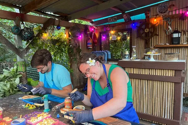 Craft Your Ocean Keepsake: Maui Resin Art Class