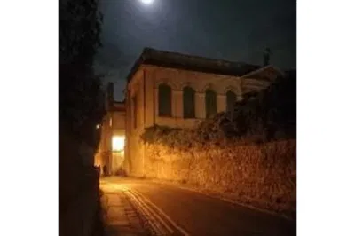Uncover Oxford's Dark Secrets: A Ghostly Walking Adventure