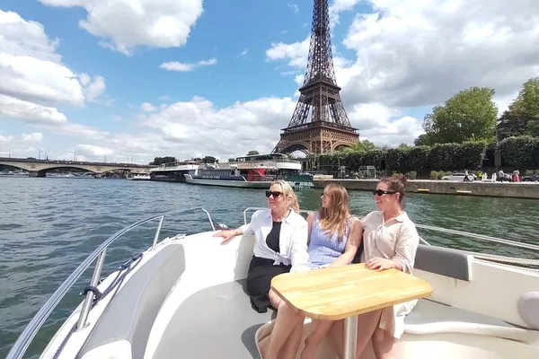 Paris Seine River Cruise: Private Eiffel Tower Views