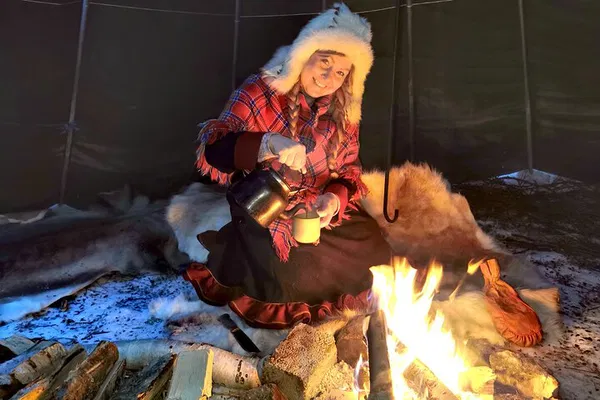 Sami Coffee Time: Cozy Lávvu Experience