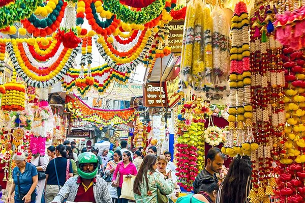 Delhi Shopping Spree: Unveiling Bazaar Treasures with Local Flair
