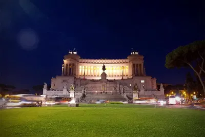 Rome at Night: Private Tour with Champagne Toast