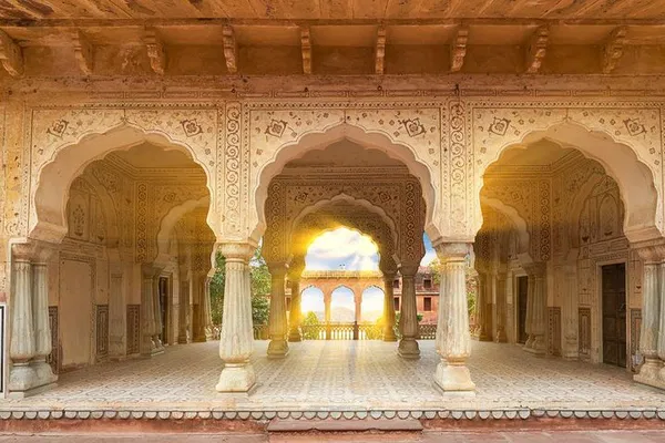 Jaipur's Top Sights: Private Tour of Amer Fort & More