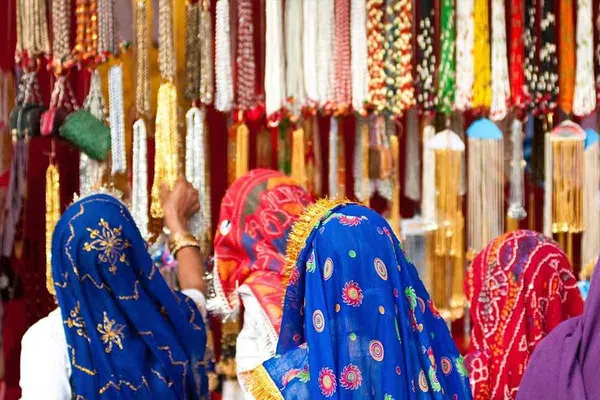 Unveiling Jaipur's Treasures: A Shopper's Paradise Tour