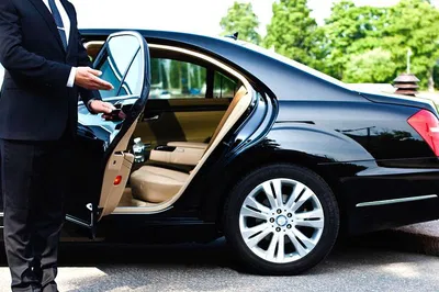 Brussels in Style: Full-Day Luxury Car Experience