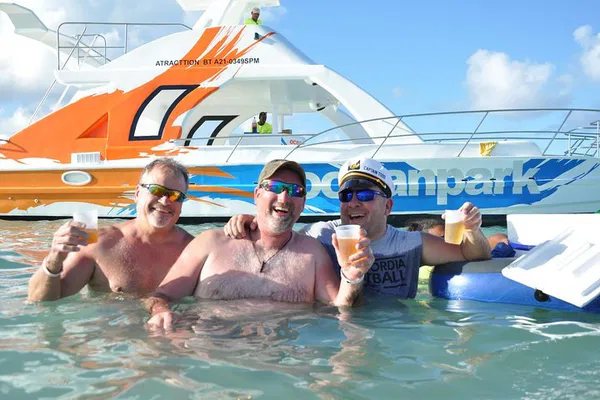 Punta Cana Coast: Booze Cruise, Snorkeling & Beach Party!
