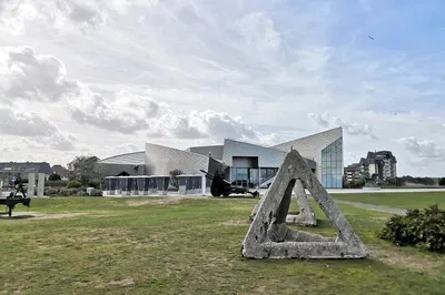 Normandy D-Day Private Tour: Relive History from Paris