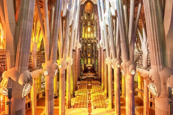 Sagrada Familia Golden Hour: Skip-the-Line Tour
