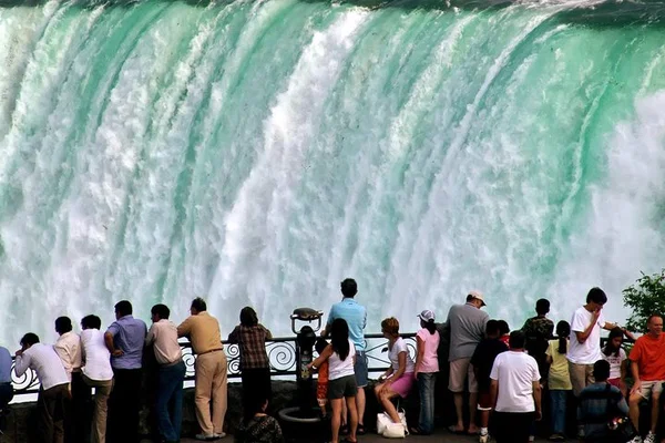 Niagara Falls Luxury Day Trip: Toronto's Unforgettable Escape