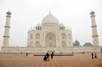 Discover Agra: Private Taj Mahal Day Trip from Delhi