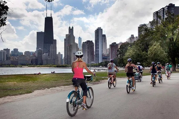 Chicago on Two Wheels: Explore the Windy City with a Full-Day Bike Adventure