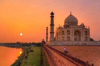 Sunrise Taj Mahal: A Romantic Dawn Car Tour from Delhi