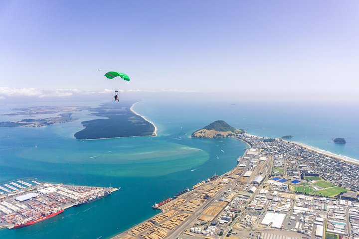 Tauranga Thrill: 15,000ft Skydive Adventure