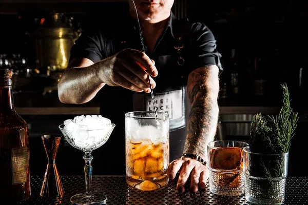 Vegas Mixology: Cocktail Masterclass at Curiosities!