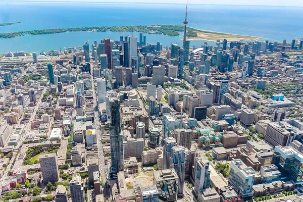 Toronto's Skyline: A Thrilling 14-Minute Helicopter Adventure