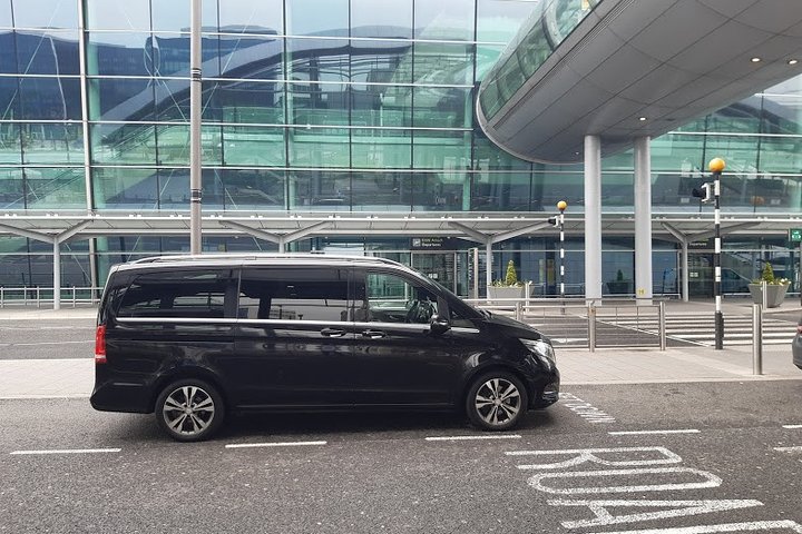 Luxury Transfer: Dublin Airport to Kinnitty Castle