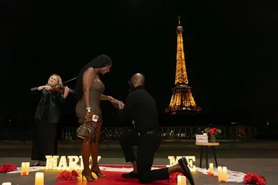 Paris Eiffel Tower Proposal: Photos & Champagne