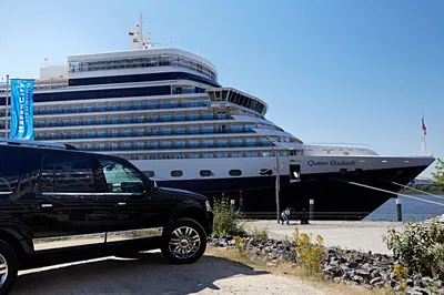 Hamburg VIP Tour: 6-Hour Private Ride with Ex-Cop!