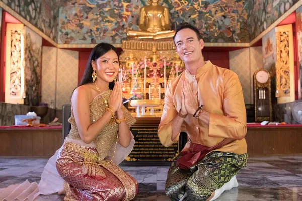 Romantic Thai Wedding Ceremony in Old Bangkok
