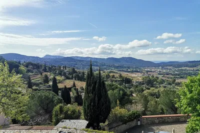 Unveiling Luberon's Charms: A Wine-Infused Provençal Escape