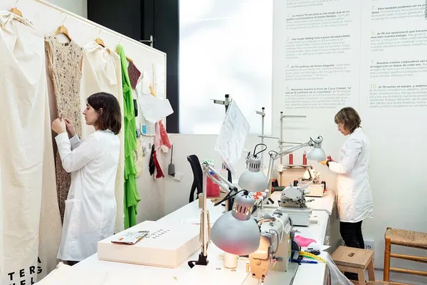 Stitch Your Dreams: Digital Couture Workshop for Budding Designers!
