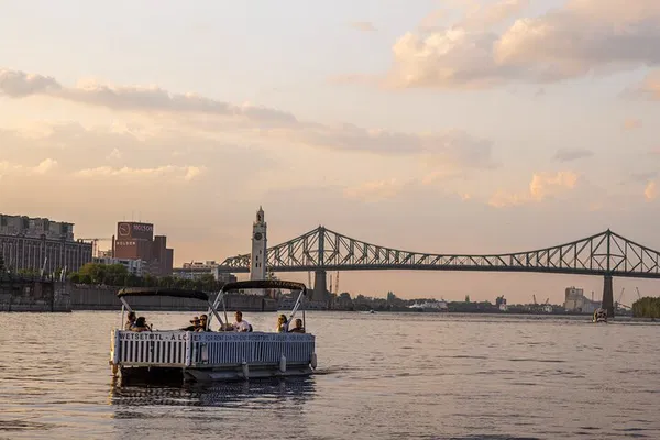 Montreal Electric Pontoon: River Views & Relaxation!