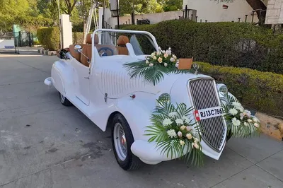Jaipur's Royal Ride: Vintage Car Tour of the Pink City