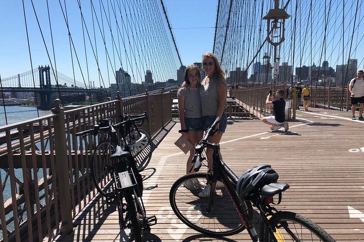 Cycle Through History: Manhattan & Brooklyn Bridge Bike Adventure!