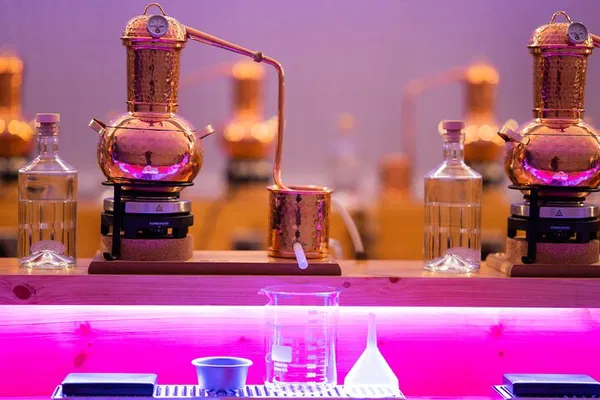 Aberdeen Distillery Tour: Uncover Gin Heritage & Master Distilling!