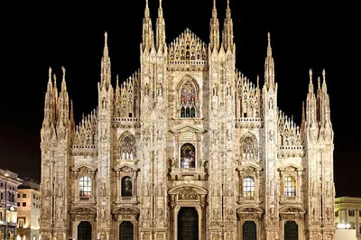 Milan Family Adventure: Illuminated City Tour with Pizza & Gelato!