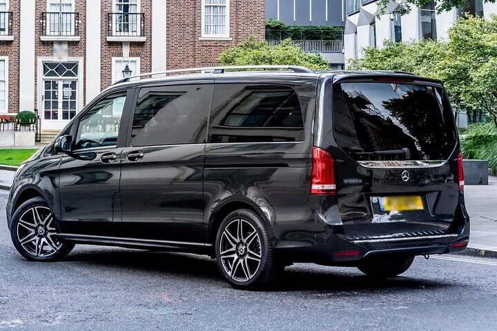 Sustainable Airport Transfer: Private Minivan from Belfast Airport to City