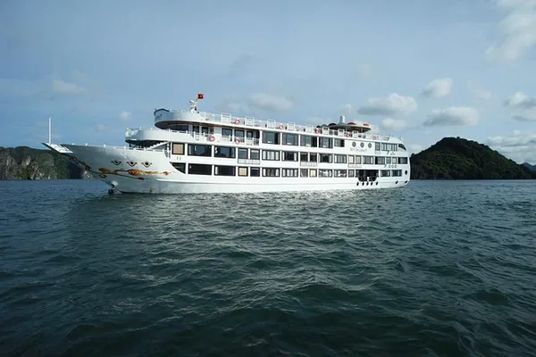 Halong Bay Starlight Cruise: Overnight Luxury