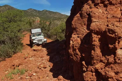 Red Canyon Jeep Adventure: Unearth Dinosaur History!