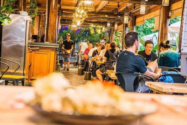 Shanghai Craft Beer & Bites: A French Concession Nightlife Adventure