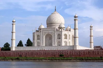 Unveiling Agra's Wonders: A Luxurious Same-Day Taj Mahal Car Tour from Delhi